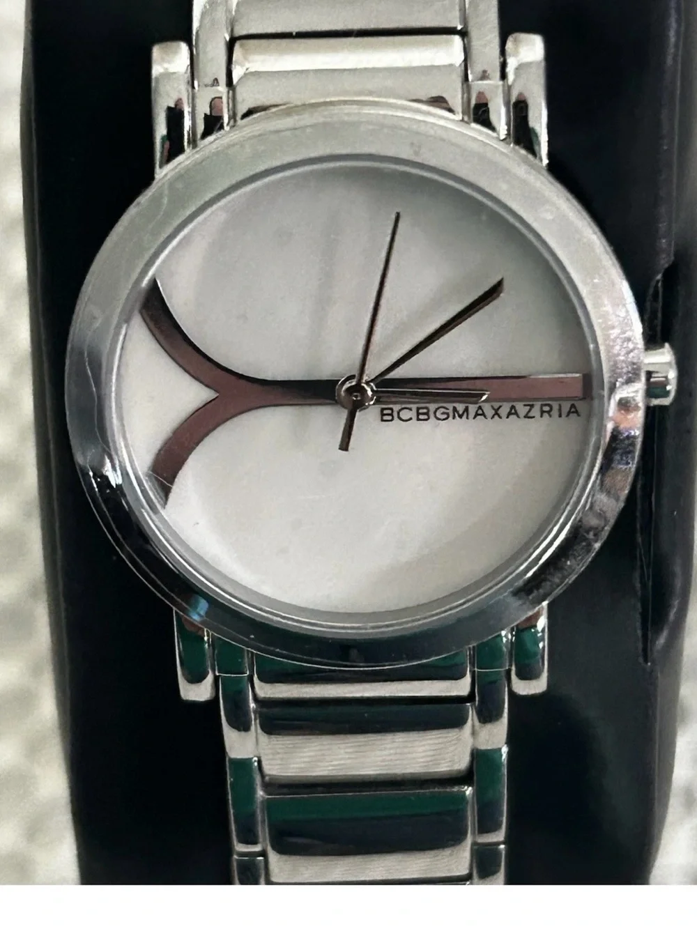 BCBGMAXAZRIA Women's Minimalist Silver Stainless Steel Bracelet Watch BG8210 New